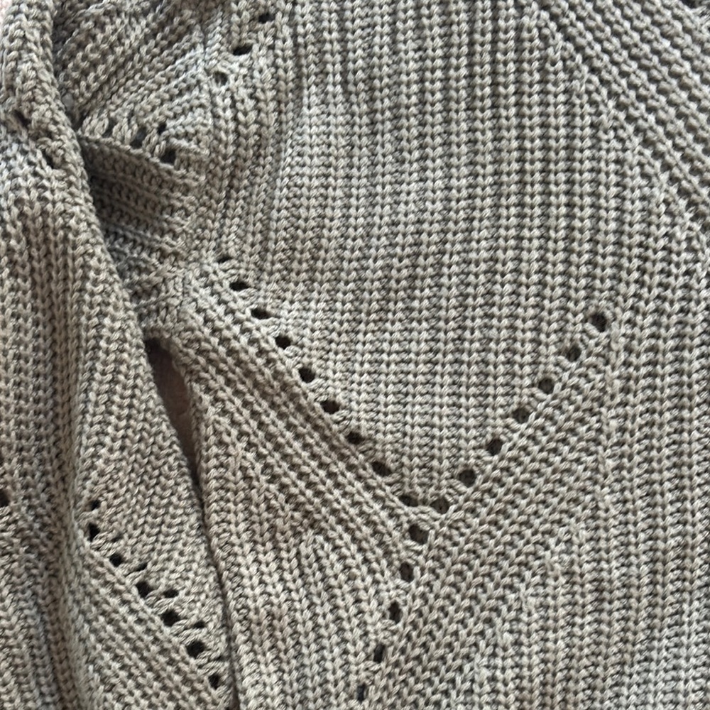 Cozy Green V-Neck Sweater - Picture 4 of 7